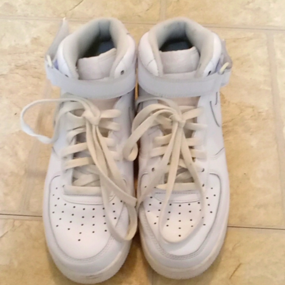 Men's Nike Air Force Ones Size 8.5 Color White